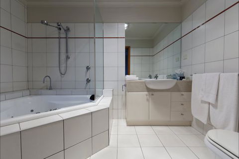 Eugenie's Luxury Accommodation - Dalby Accommodation 4