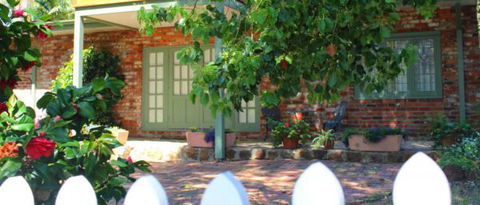 Kalamunda Carriages And Three Gums Cottage - Dalby Accommodation 0