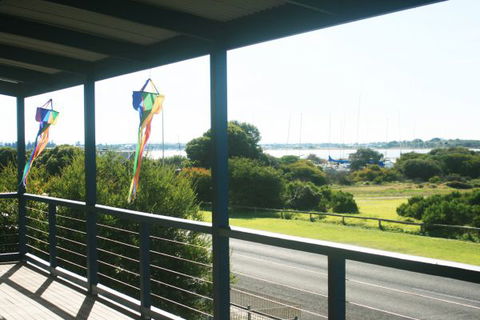 LJ Hooker Goolwa Holiday Rentals - 25 Barrage Road, Goolwa South - Dalby Accommodation 2