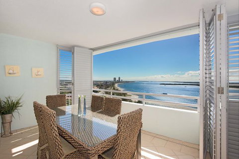 The Grand Apartments - Dalby Accommodation 6