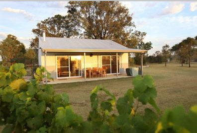 Emmas Cottage Vineyard - Dalby Accommodation 4