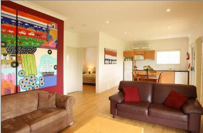 Emmas Cottage Vineyard - Dalby Accommodation 5