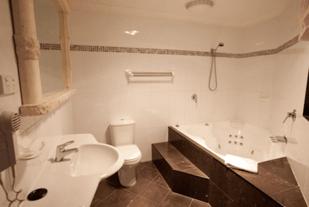 Jesmond Executive Villas - Dalby Accommodation 2