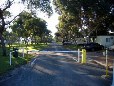 Lake Albert Caravan Park - Dalby Accommodation 2