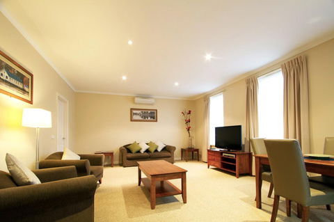 Lake Inn Ballarat - Dalby Accommodation 0
