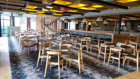 Highlander Hotel Bar Kitchen Rooftop - Dalby Accommodation 6