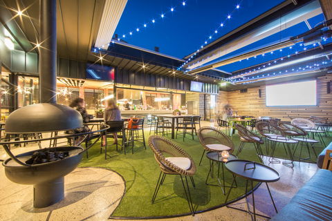 Highlander Hotel Bar Kitchen Rooftop - Dalby Accommodation 7