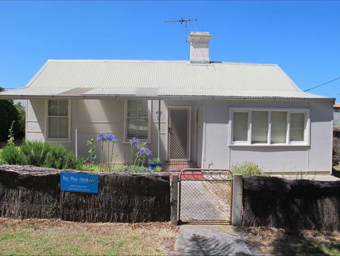 Holly's Holiday Home - Dalby Accommodation 0