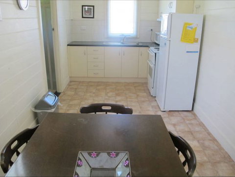Holly's Holiday Home - Dalby Accommodation 1