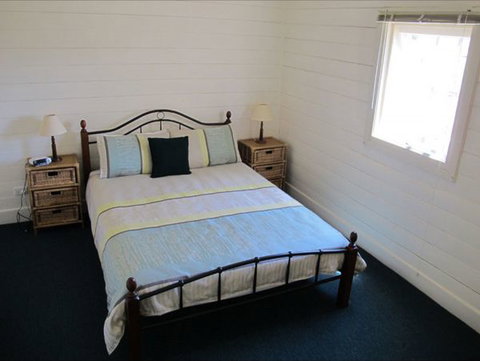 Holly's Holiday Home - Dalby Accommodation 2