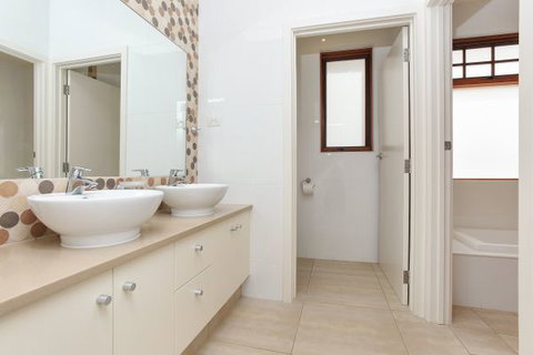 Il Grande Castello - Dalby Accommodation 9