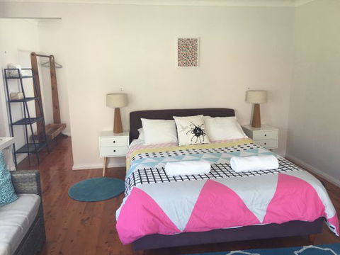 Poolside At Hyams - Dalby Accommodation 8