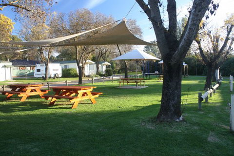 BIG4 North Cedars Holiday Park Wangaratta - Dalby Accommodation 3