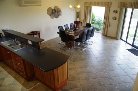 Marina Park View - Dalby Accommodation 1