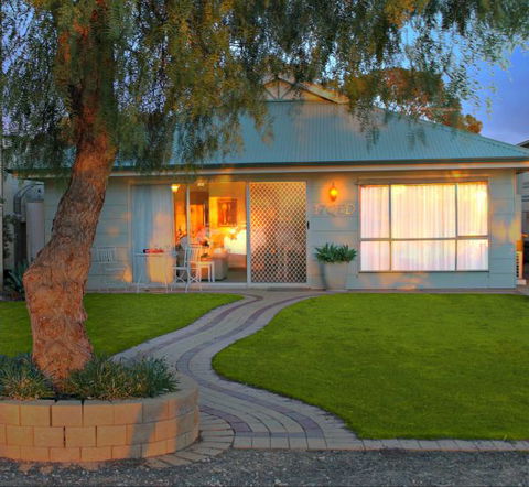 17 QED Lakehouse - Dalby Accommodation 0