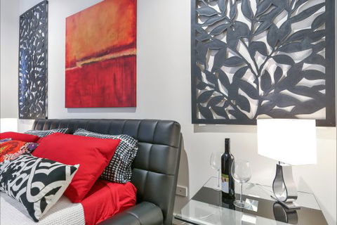 Barossa White House: The West Wing - Dalby Accommodation 2