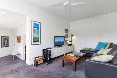 Barossa White House: The West Wing - Dalby Accommodation 7