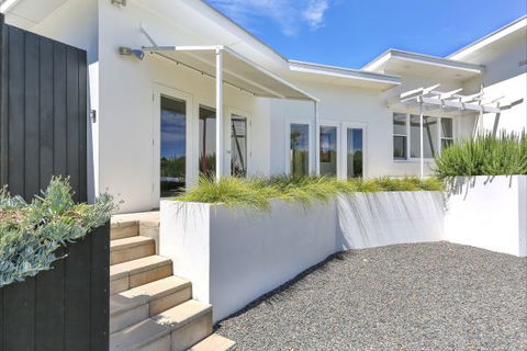 Barossa White House: The West Wing - Dalby Accommodation 10