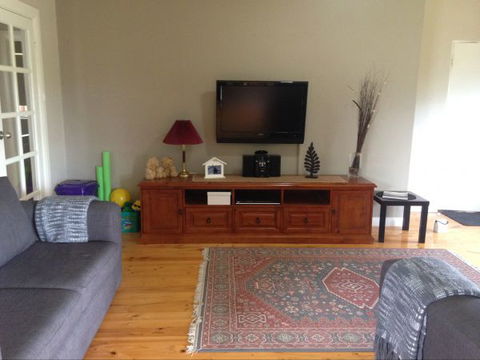 Clove Hitch Holiday House - Dalby Accommodation 0
