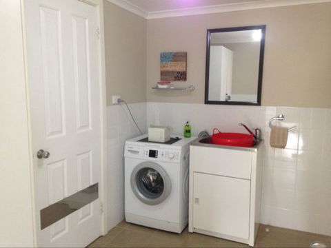 Clove Hitch Holiday House - Dalby Accommodation 5
