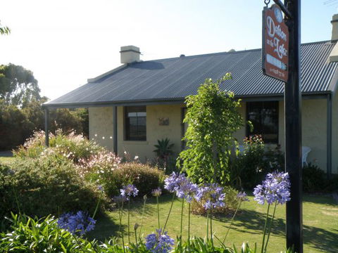 Dalton On The Lake - Dalby Accommodation 1
