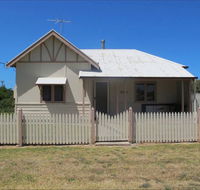 Ellison's Holiday Home - Dalby Accommodation