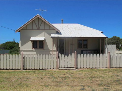 Ellison's Holiday Home - Dalby Accommodation 0