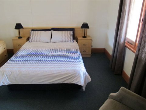 Ellison's Holiday Home - Dalby Accommodation 2