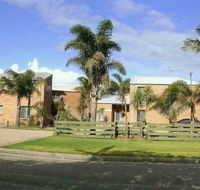 Fronds Holiday Apartments - Dalby Accommodation