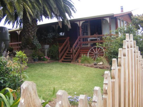 Ironstone Cottage - Dalby Accommodation 0