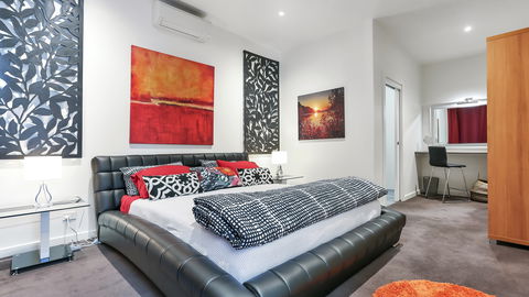 Barossa White House: The West Wing - Dalby Accommodation 0