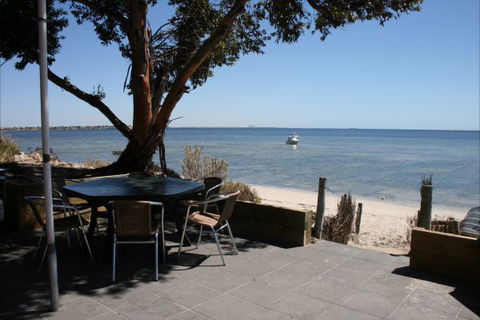 Undercurrent - Dalby Accommodation 0