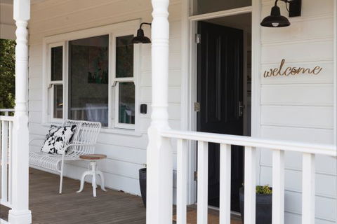 Alchemy House Hepburn - Dalby Accommodation 6