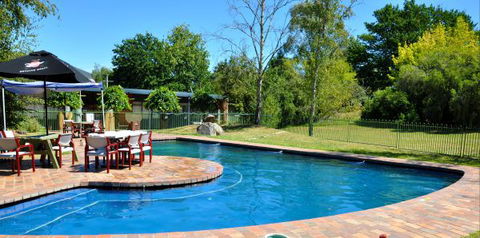 Alpine Inn - Dalby Accommodation 0
