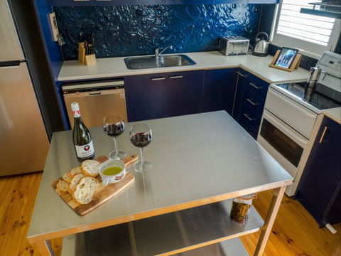 Alice's Palace Ocean Grove - Dalby Accommodation 3