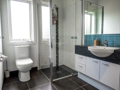 Alice's Palace Ocean Grove - Dalby Accommodation 8