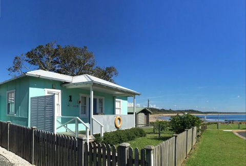 Aurora Beachfront Cottage - Dalby Accommodation 0
