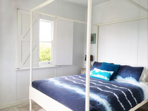 Aurora Beachfront Cottage - Dalby Accommodation 2