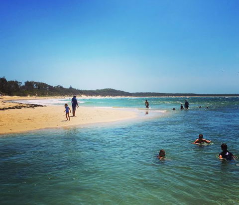 Aurora Beachfront Cottage - Dalby Accommodation 3