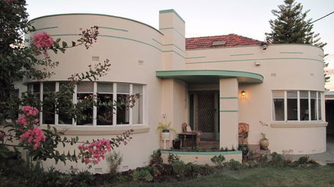 B&B Wodonga - Art Deco Accommodation - Dalby Accommodation 0