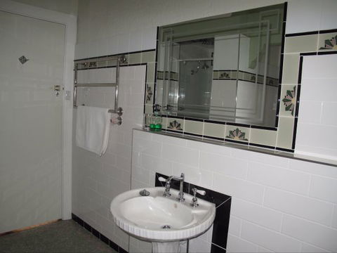 B&B Wodonga - Art Deco Accommodation - Dalby Accommodation 9