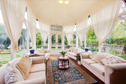 Barnsley House Beechworth - Dalby Accommodation 1