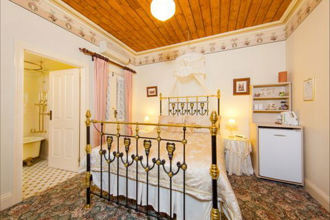 Barnsley House Beechworth - Dalby Accommodation 9