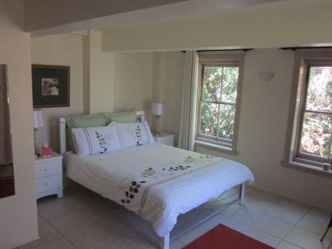 Bangalow Studio Apartment - Dalby Accommodation 1