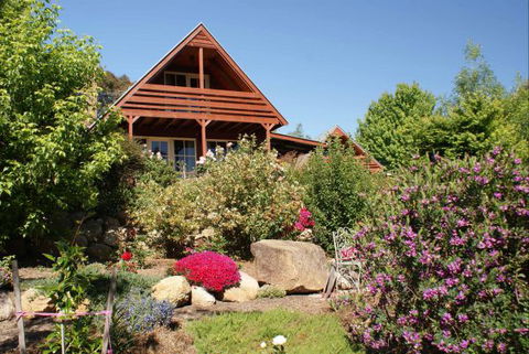 Beechworth Camellia Cottage - Dalby Accommodation 0