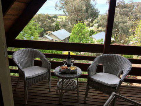 Beechworth Camellia Cottage - Dalby Accommodation 7