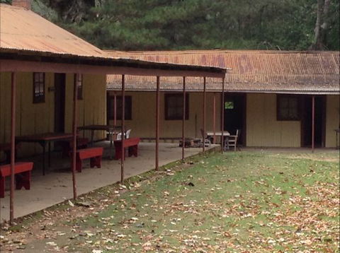 Bright Cabin & Caravan Park - Dalby Accommodation 1
