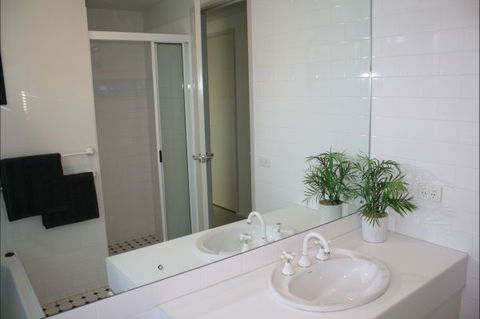 BTU Cottage Nowra Hill - Dalby Accommodation 6