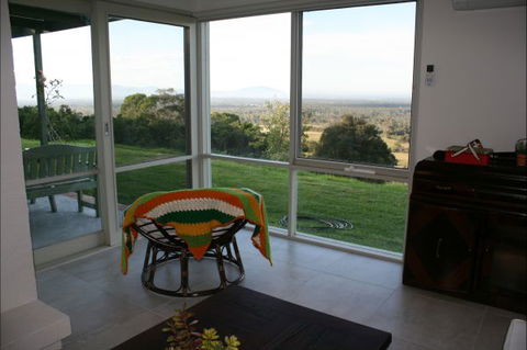 BTU Cottage Nowra Hill - Dalby Accommodation 8