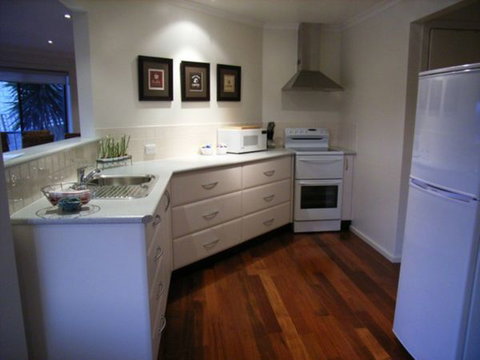 C-Deck Beach House Apartment - Dalby Accommodation 2